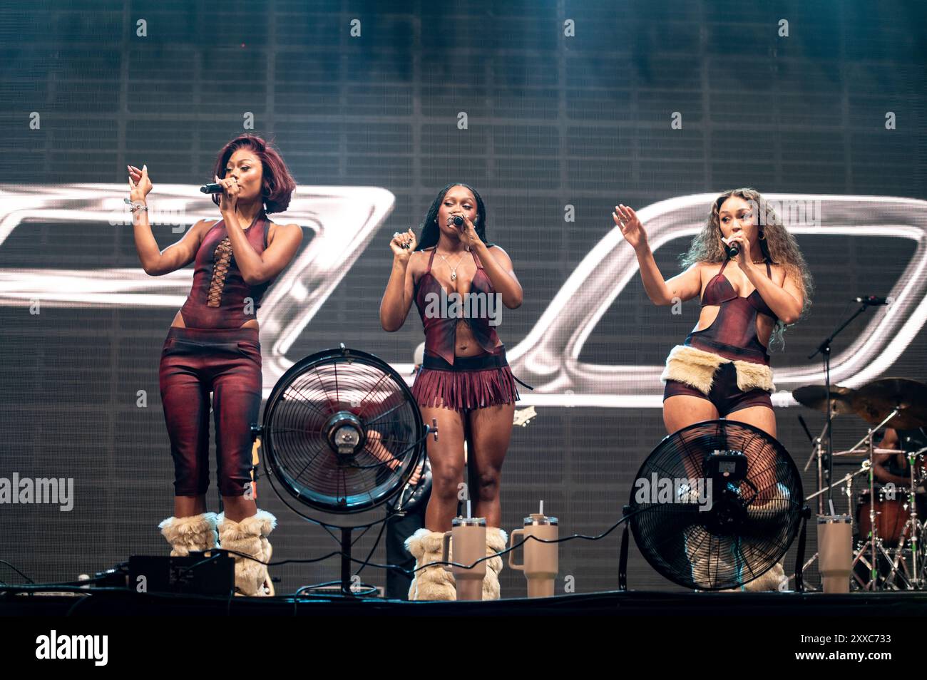 British girl group flo hi-res stock photography and images - Alamy