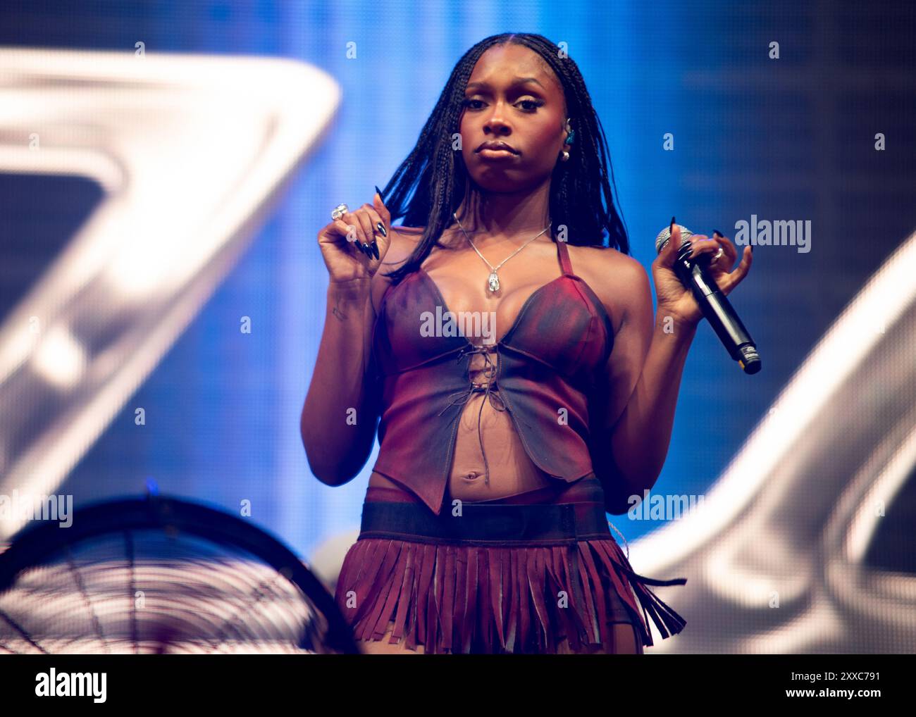 British girl group flo hi-res stock photography and images - Alamy