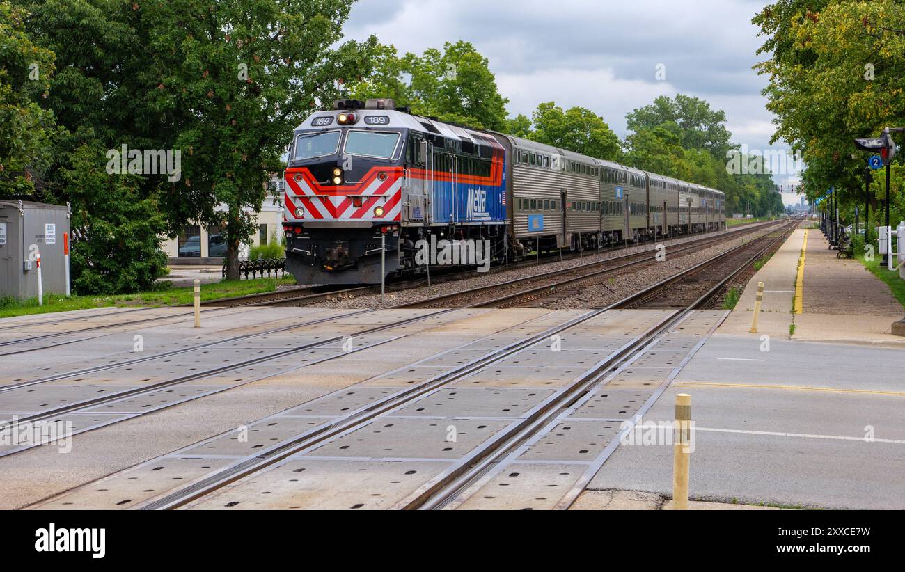Outbound bnsf metra commuter train led by a f40phm 3 locomotive