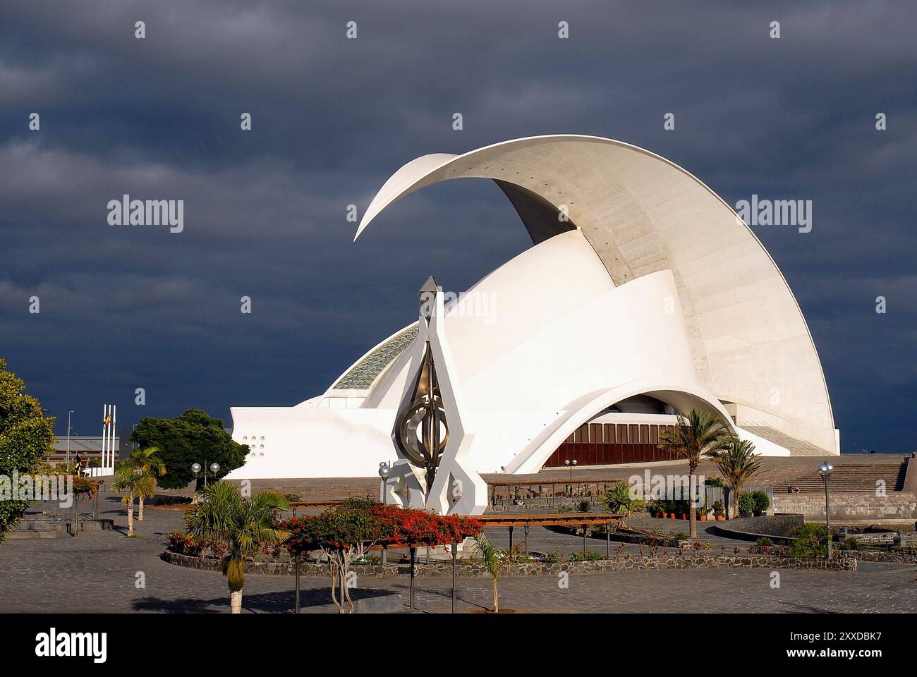 plaza-del-auditorio-with-the-auditorio-de-tenerife-concert-hall-santa