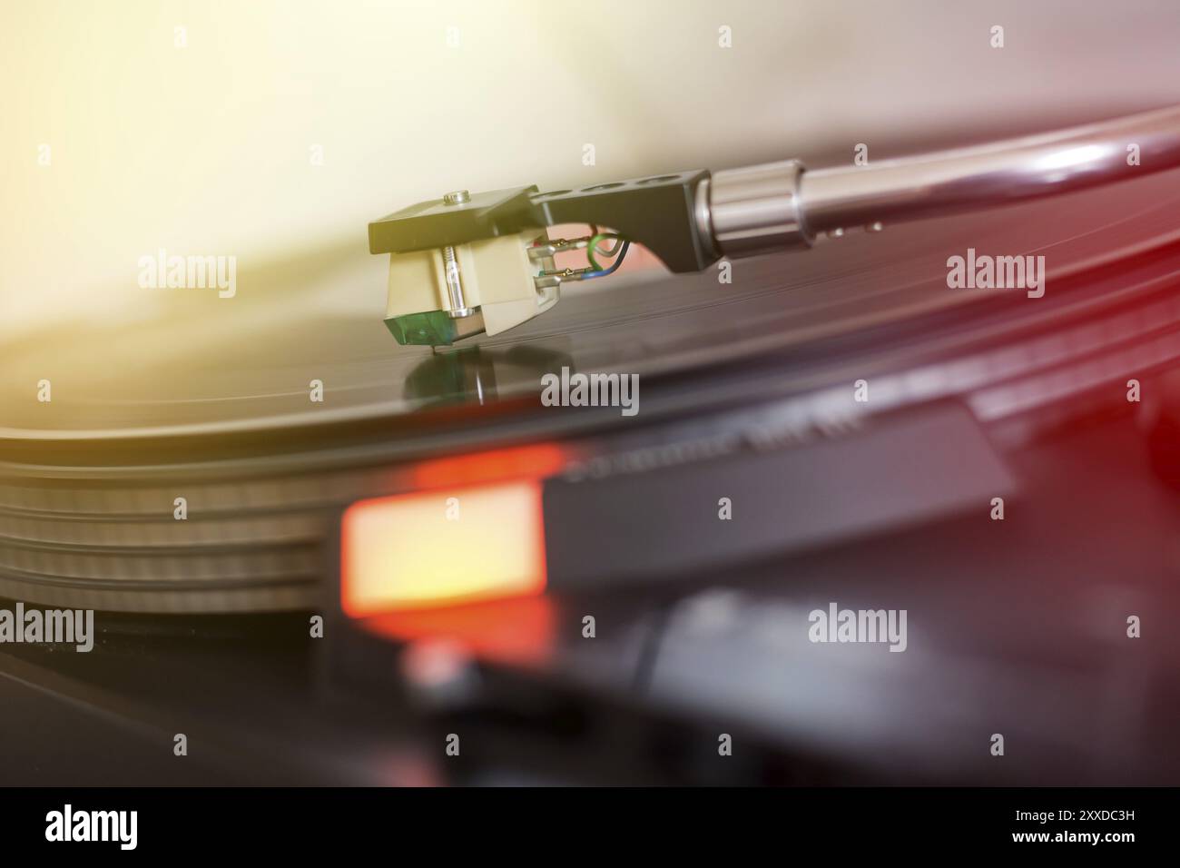 Close up picture of a record player, playing a record Stock Photo - Alamy