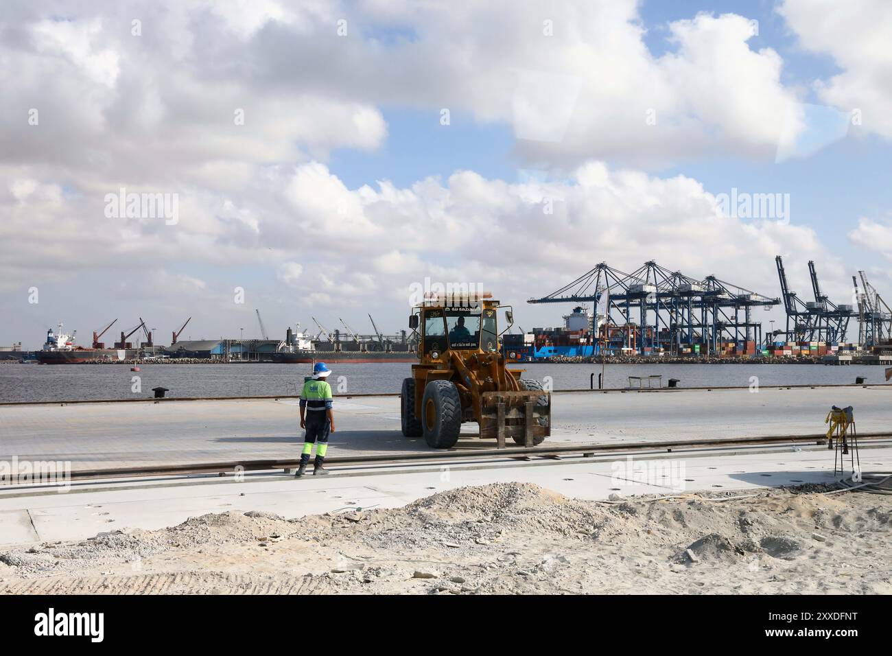 Alexandria, Egypt. 22nd Aug, 2024. Workers are pictured at the ...