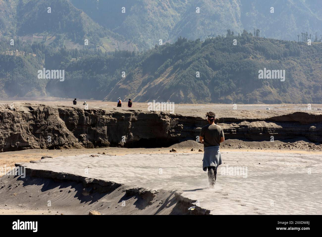 Back view male tourist walking hi-res stock photography and images - Alamy