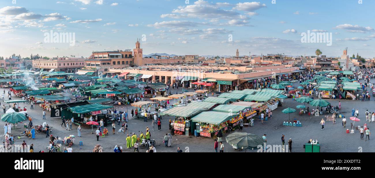 marrakesh-morocco-10-september-2022-jemaa-el-fnaa-square-alive