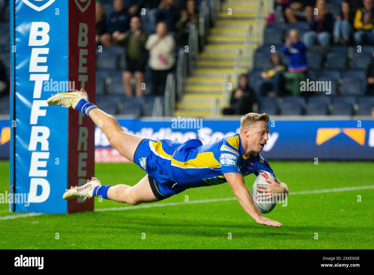 Lachie Miller ( 1 ) of Leeds Rhinos goes over for a try Stock Photo