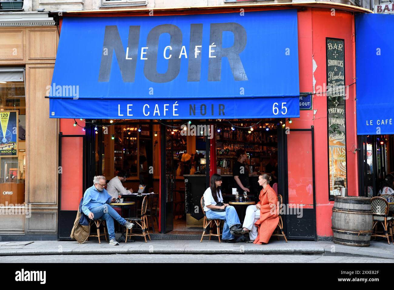Parisian Café in Les Halles district - Paris - France Stock Photo