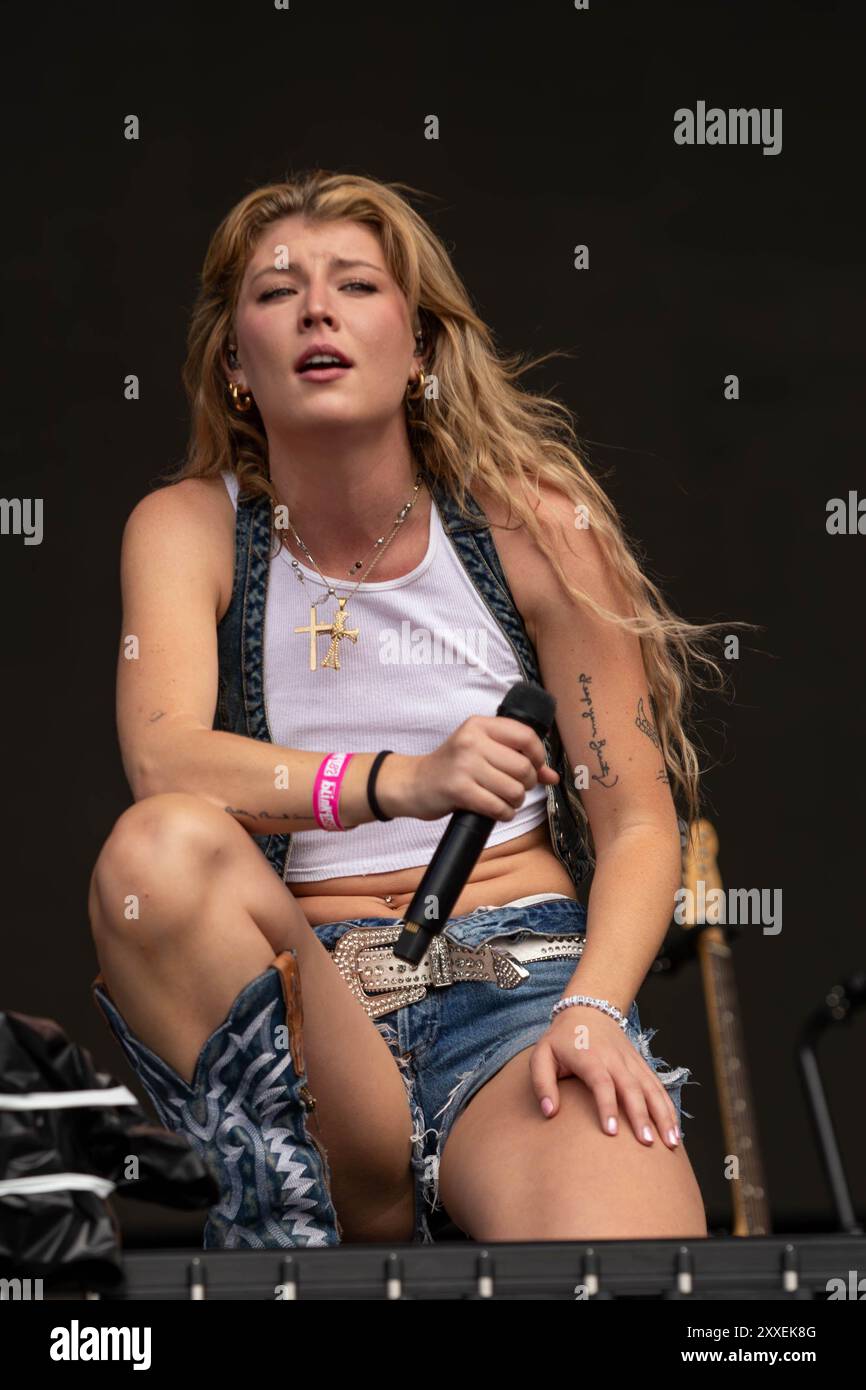 Main stage dasha hi res stock photography and images Alamy