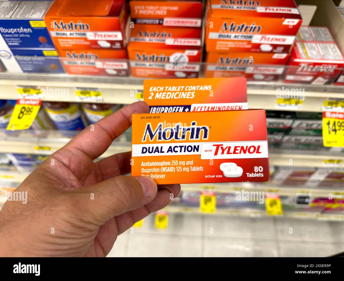 Tylenol capsule hi-res stock photography and images - Alamy