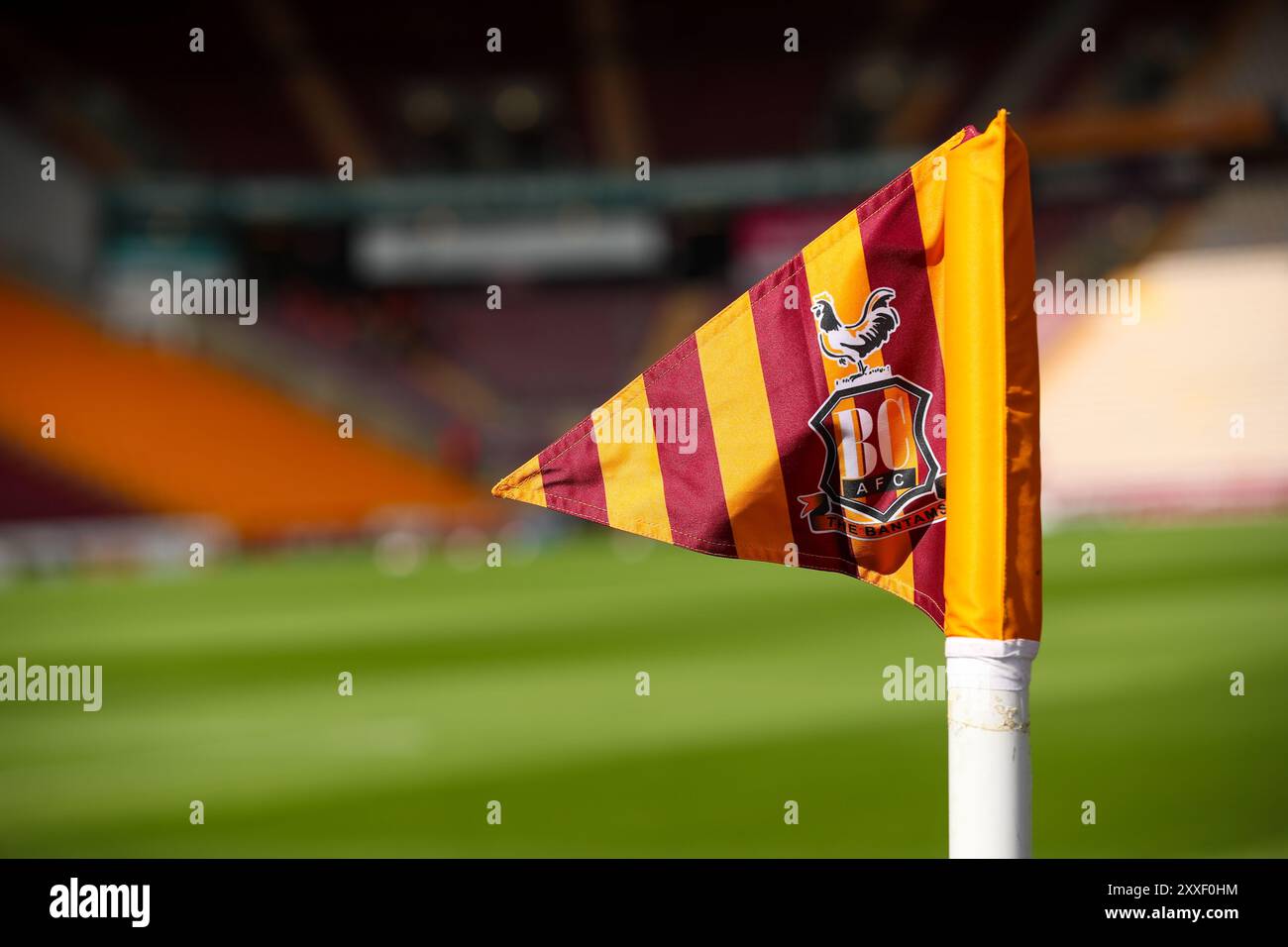 The University of Bradford Stadium, Bradford, England - 24th August 2024 A general view of a corner flag bearing the Bradford City club crest at The University of Bradford Stadium - before the game Bradford City v Bromley, Sky Bet League Two,  2024/25, The University of Bradford Stadium, Bradford, England - 24th August 2024 Credit: Mathew Marsden/WhiteRosePhotos/Alamy Live News Stock Photo