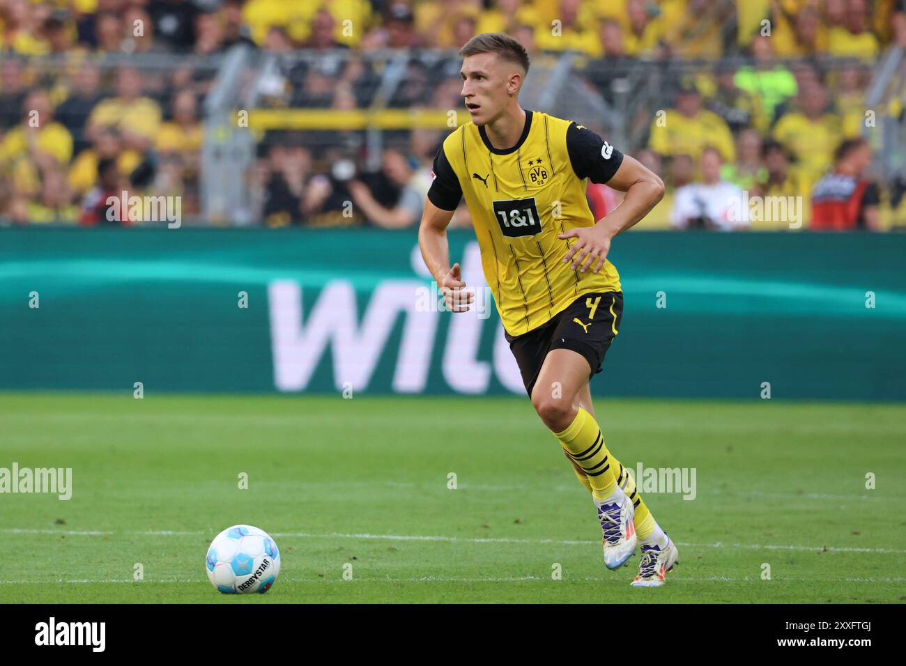 nico-schlotterbeck-borussia-dortmund-4-ger-borussia-dortmund-gegen-eintracht-frankfurt-fussball-1liga-1spieltag-spielzeit-20242025-24082024-dfl-regulations-prohibit-any-use-of-photographs-as-image-sequences-andor-quasi-video-foto-eibner-pressefoto-frank-zeising-2XXFTGJ.jpg