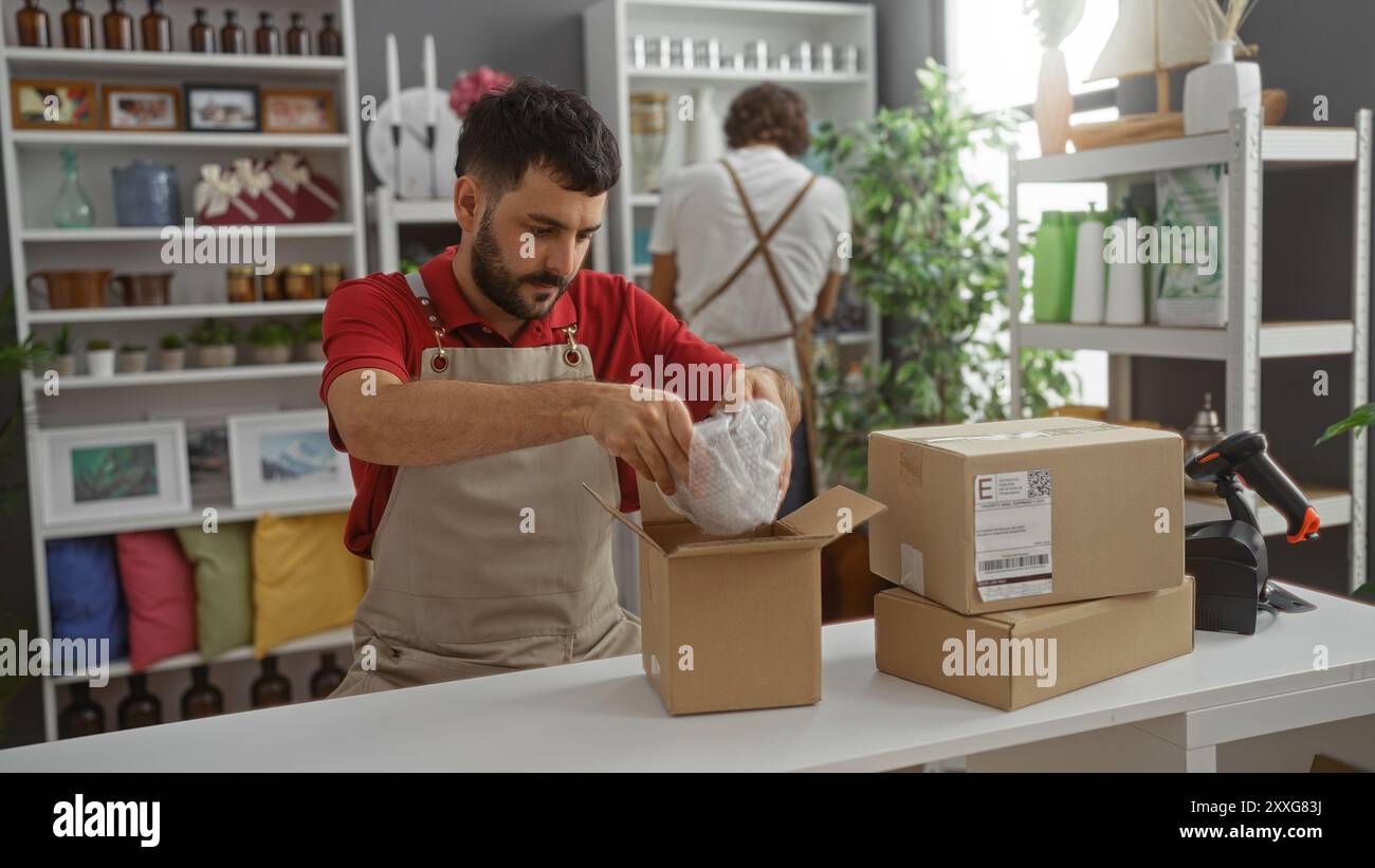 Employee packing products boxes hi-res stock photography and images - Alamy