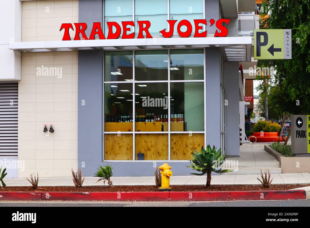 Close up trader joes hi-res stock photography and images - Alamy