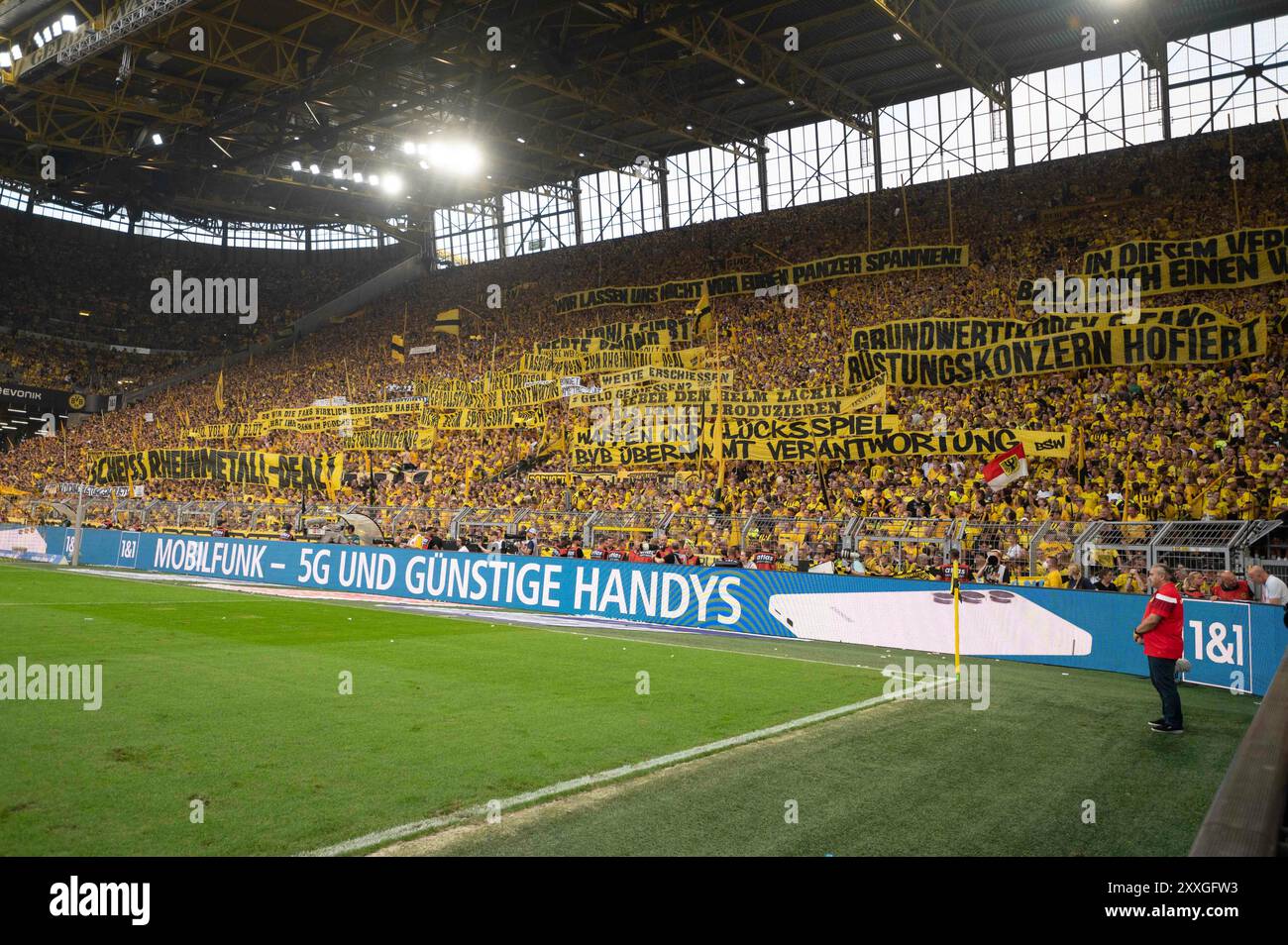 Marginal Stand Banner on the south stand, protests against Rheinmetall, Rheinmetall ...
