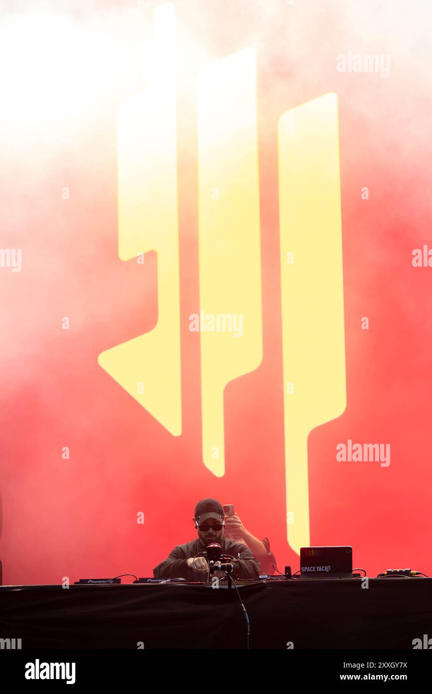 Skrillex where hi-res stock photography and images - Page 2 - Alamy