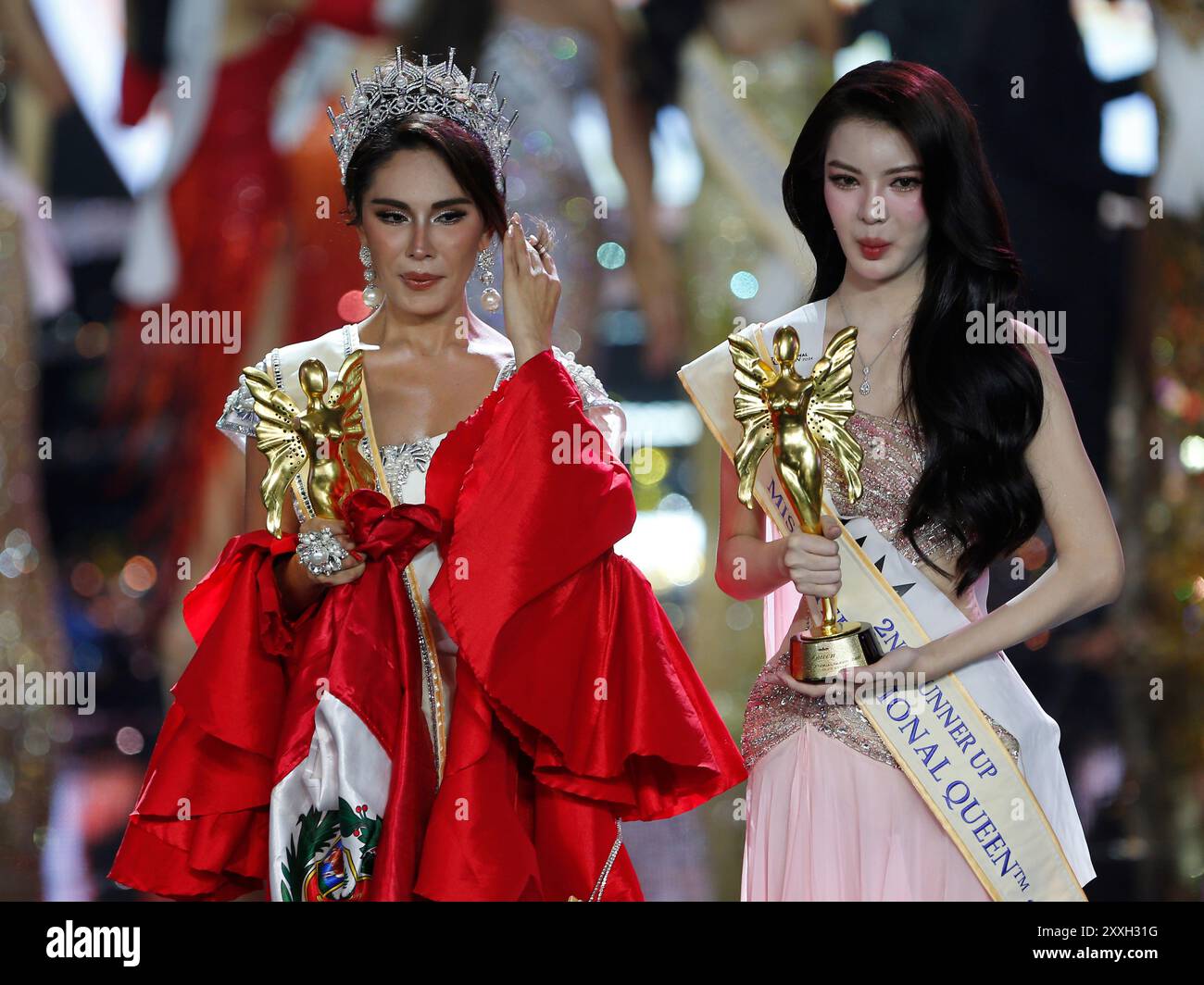 Oqituvchilar bilan bitiruv paytida porno