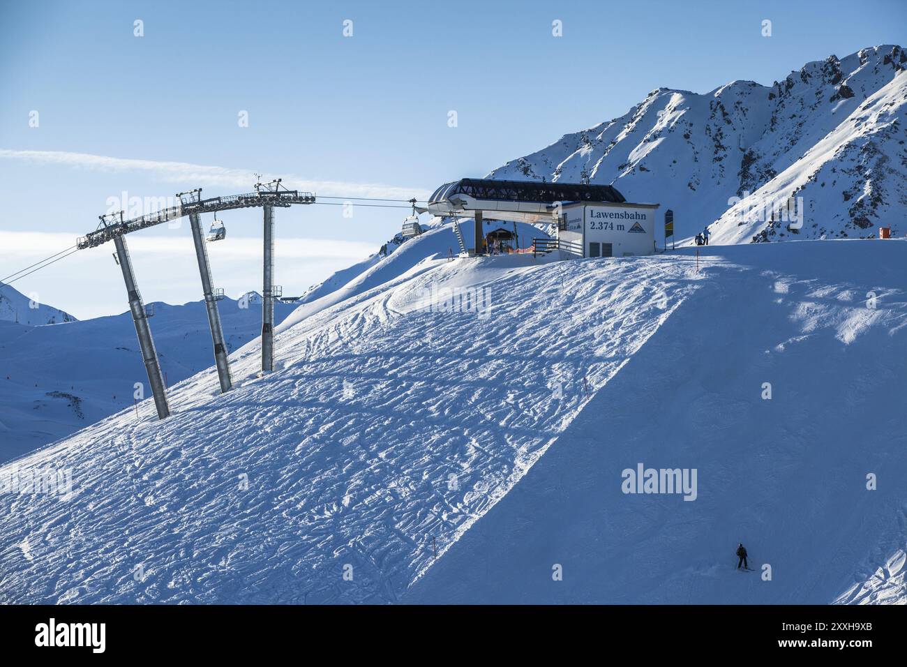 Piste ski hi-res stock photography and images - Alamy