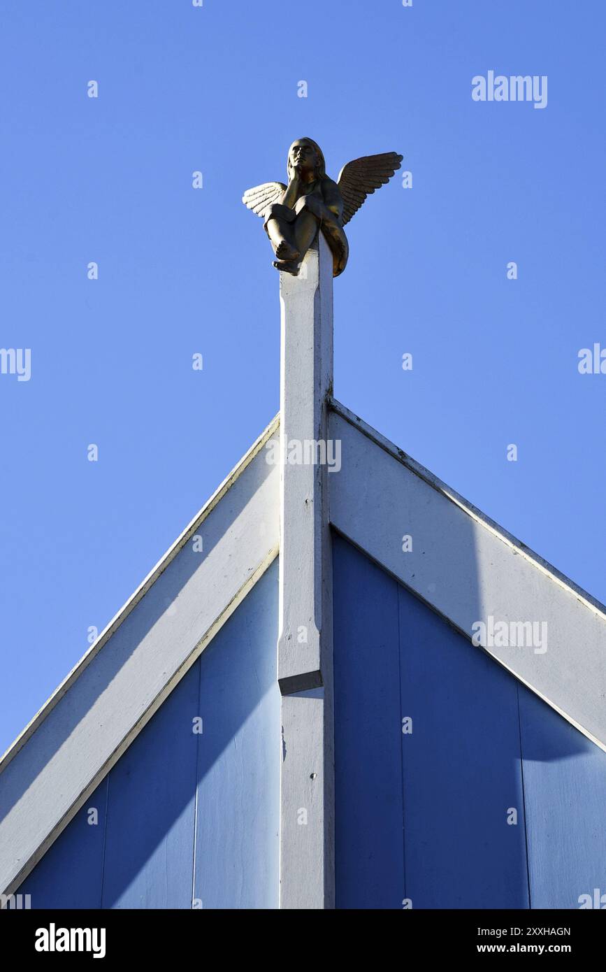 Broek in Waterland, the Netherlands. January 2023. The wooden facade of a traditional house Stock Photo