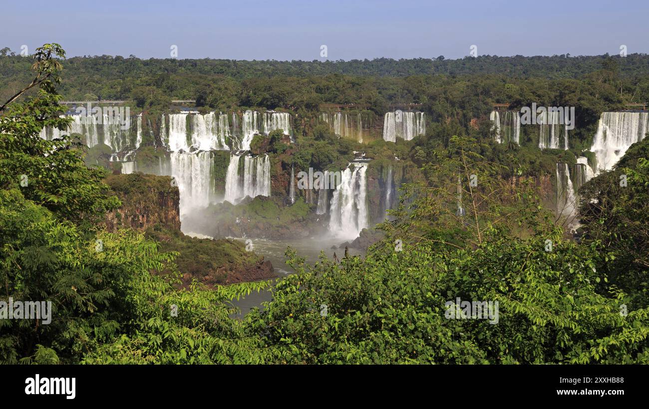 Water falling down a cliff hi-res stock photography and images - Alamy