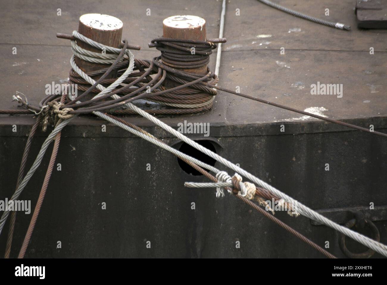 Ropes at the jetty hi-res stock photography and images - Alamy