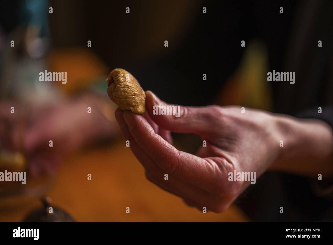 Hand holds a fig Stock Photo - Alamy