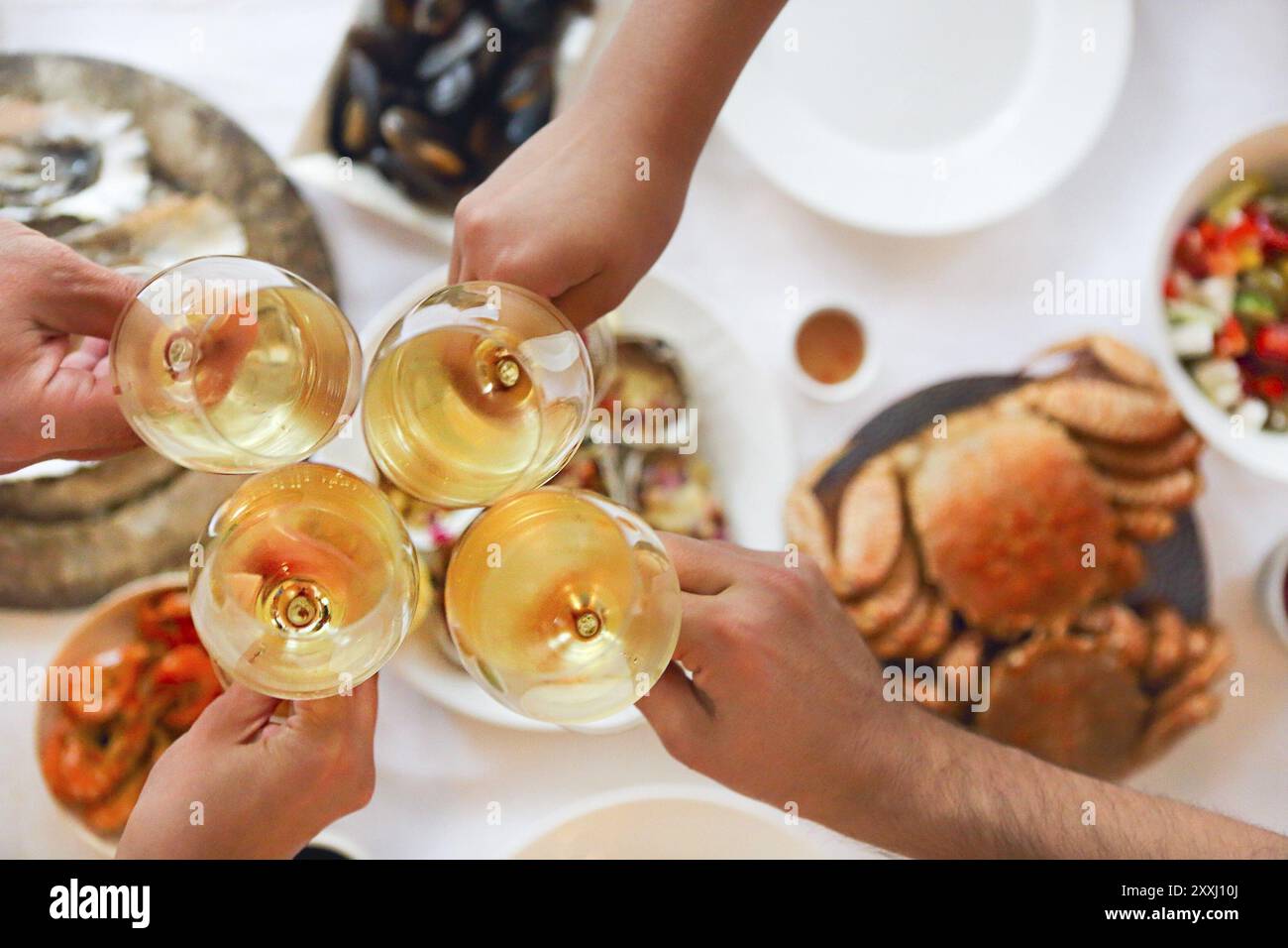 Dining table, top shot, people hi-res stock photography and images - Alamy