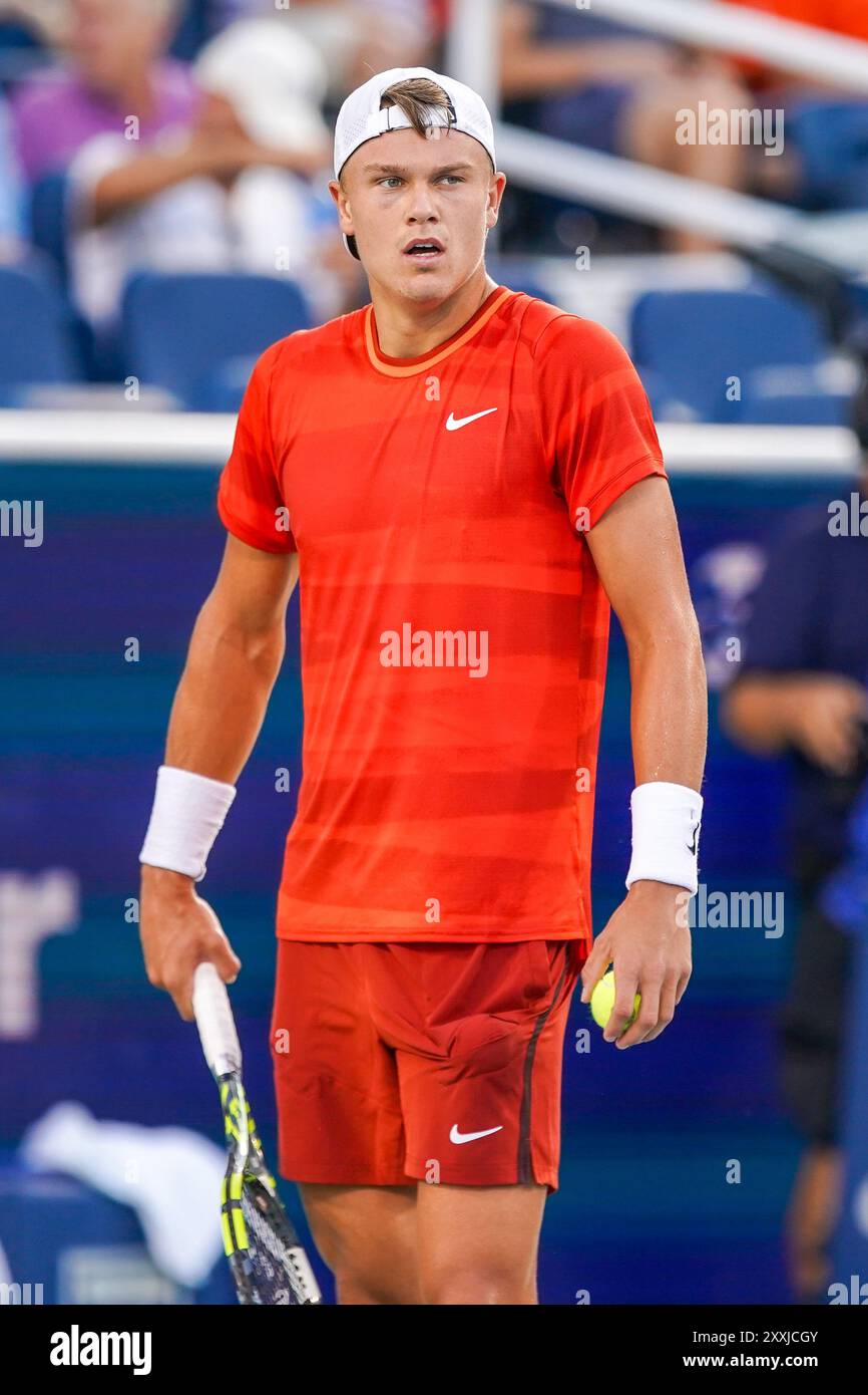 Mason, Ohio, USA. 16th Aug, 2024. Holger Rune (DEN), gets ready to ...