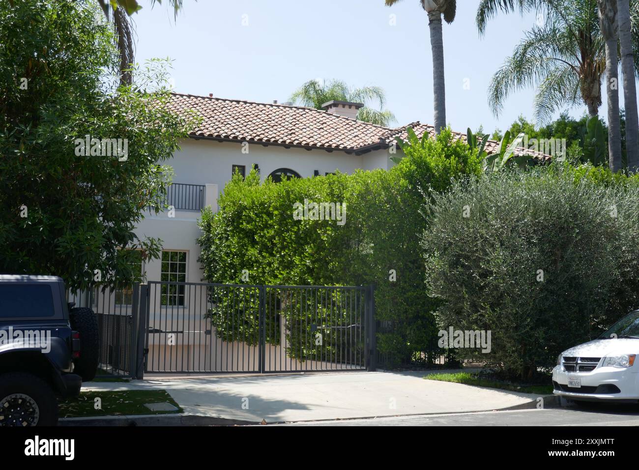 Toluca Lake, California, USA 23rd August 2024 Singer Justin Bieber and  Hailey Bieber Former $8 Million Dollar Home/house at 9928 Toluca Lake  Avenue on August 23, 2024 in Toluca Lake, California, USA., image size:1300x956