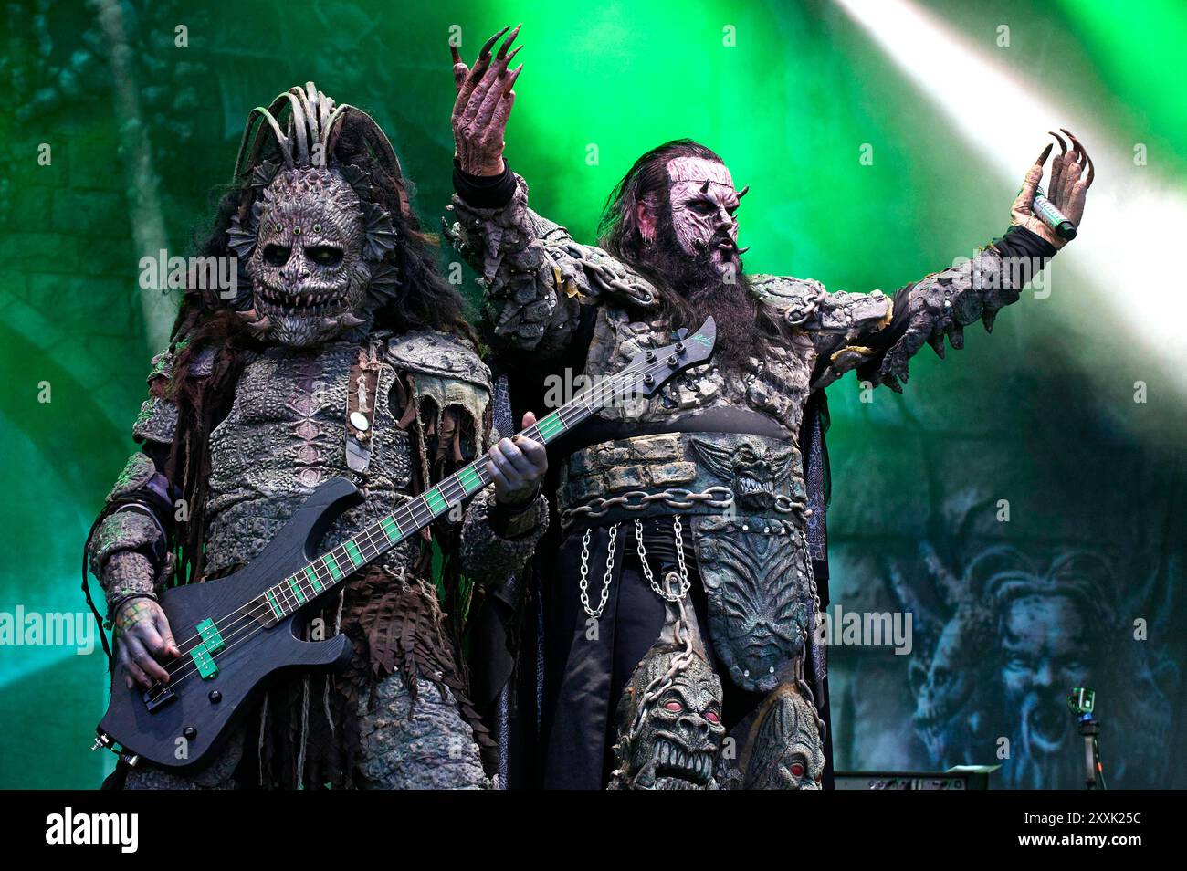 hiisi-und-tomi-mr-lordi-putaansuu-von-lordi-live-auf-dem-riverside