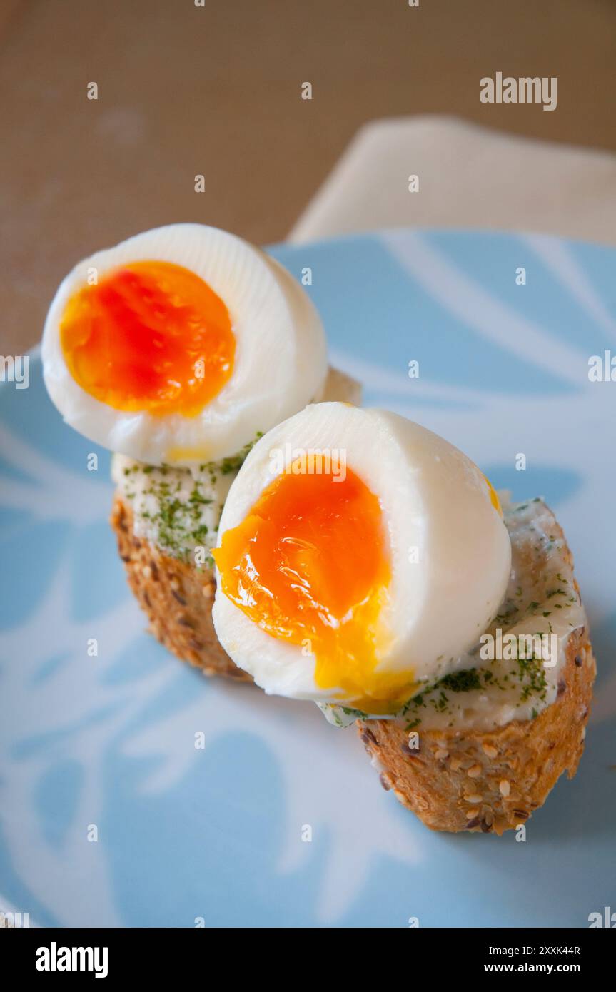 Medio huevo hi-res stock photography and images - Alamy