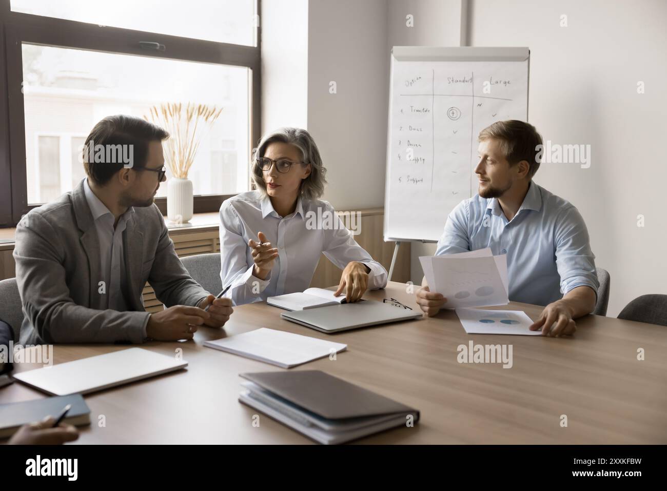 Topics analysis hi-res stock photography and images - Alamy