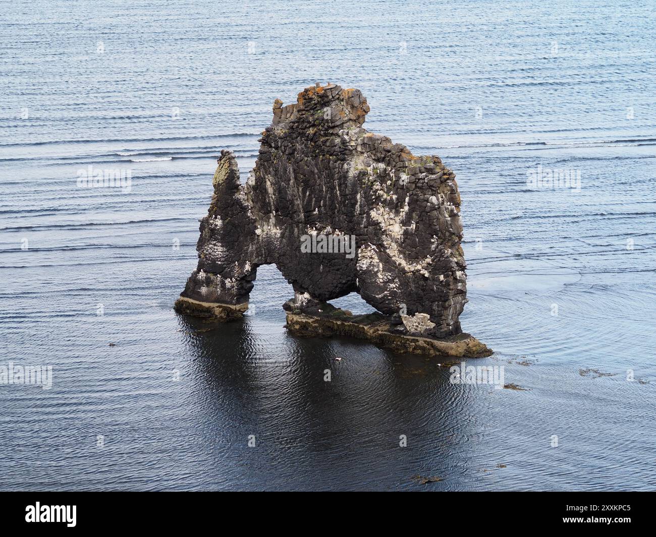 Serene waterfront setting hi-res stock photography and images - Alamy