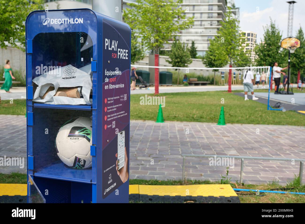 Sports Rental Machine Rental racket hi-res stock photography and images - Alamy