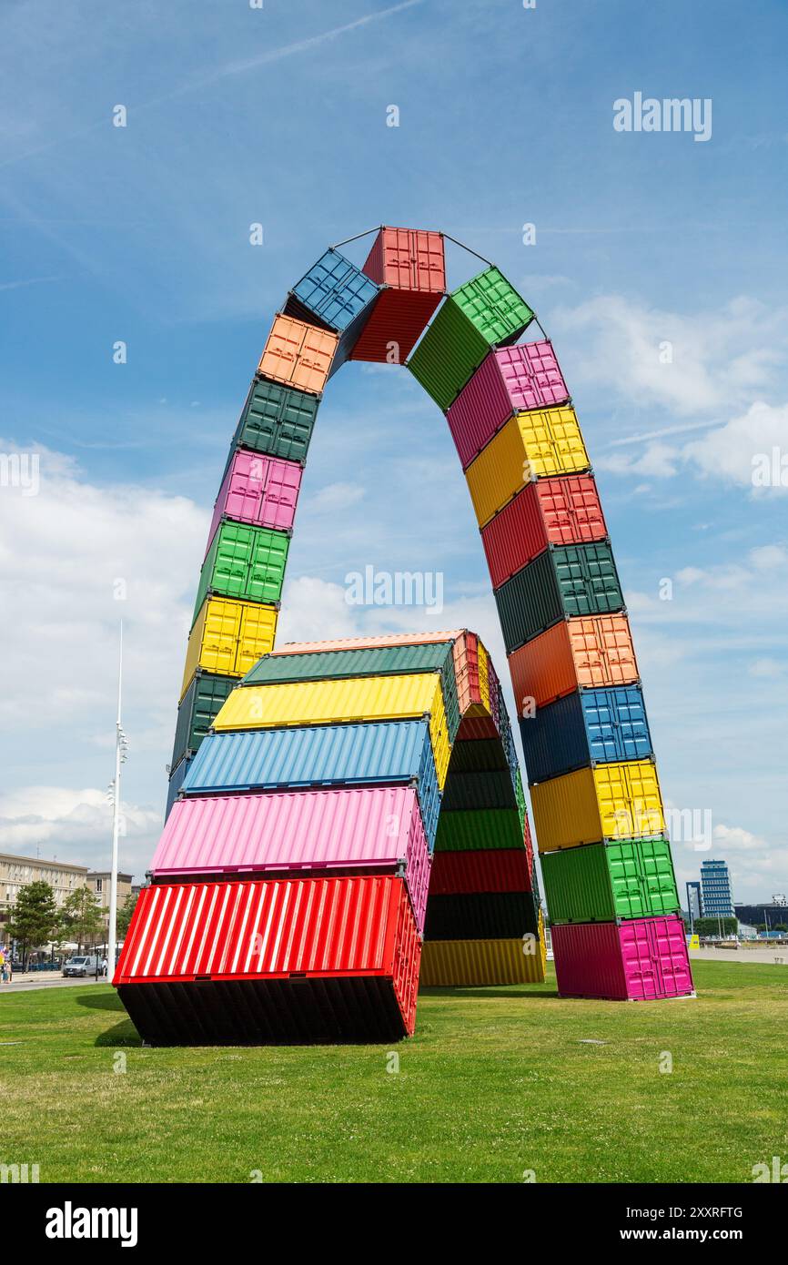 This impressive shipping container art installation by Vincent Ganivet ...