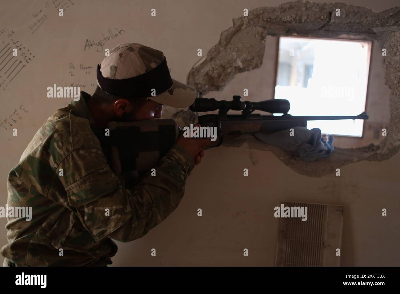 Fighters of the Nour al-Din al-Zenki Movement on the frontline in the ...