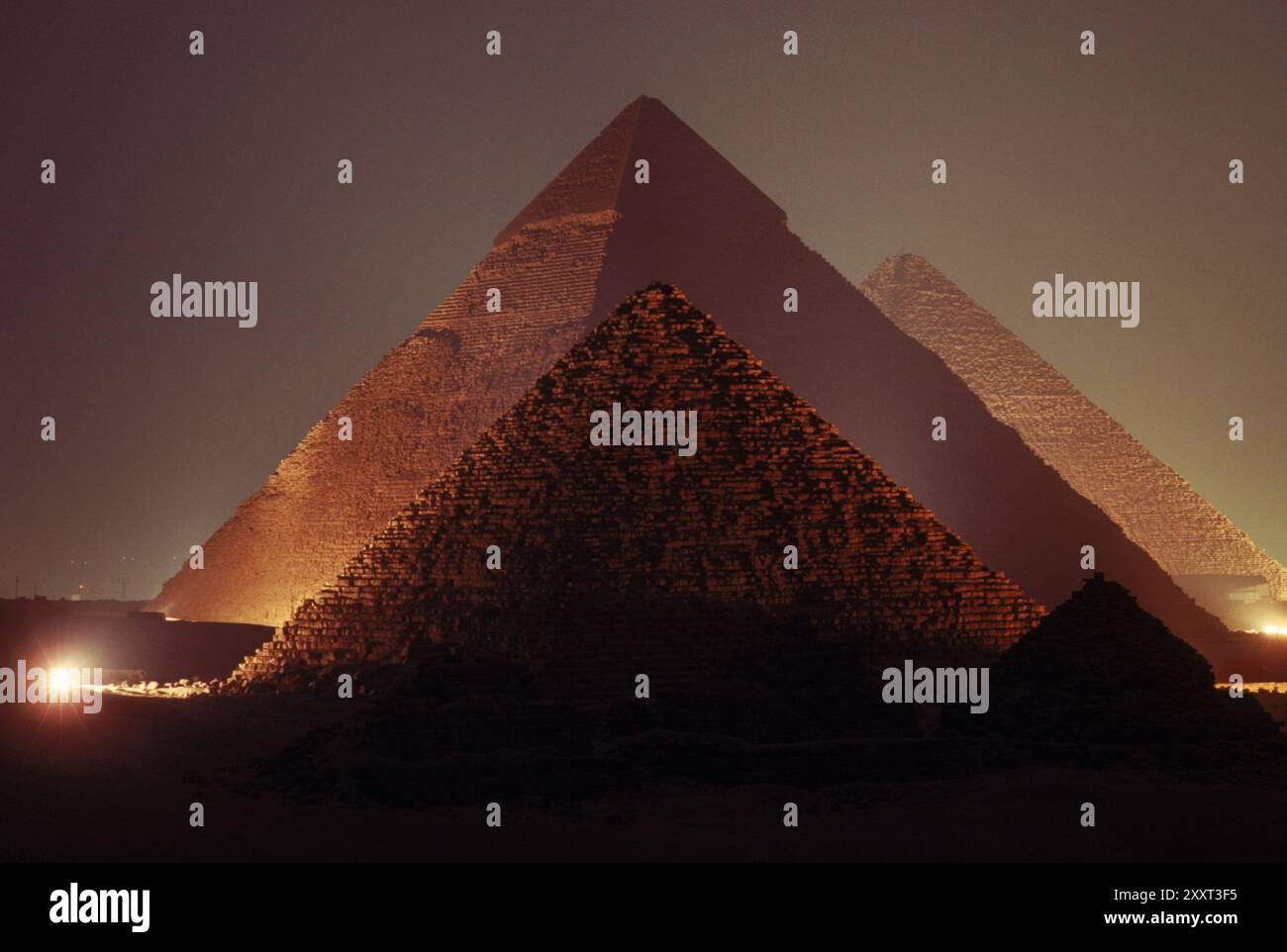 Nile river egypt pyramids hi-res stock photography and images - Alamy
