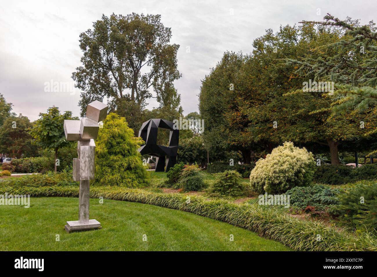 The sculpture garden with geometric sculpturest in the National Gallery