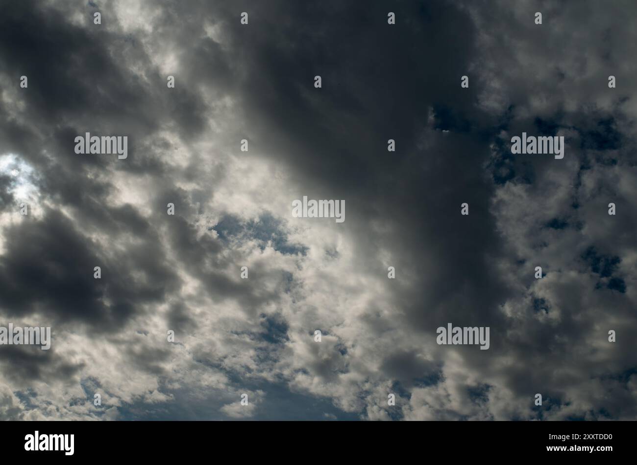 Gray grey cloudy sky clouds hi-res stock photography and images - Alamy