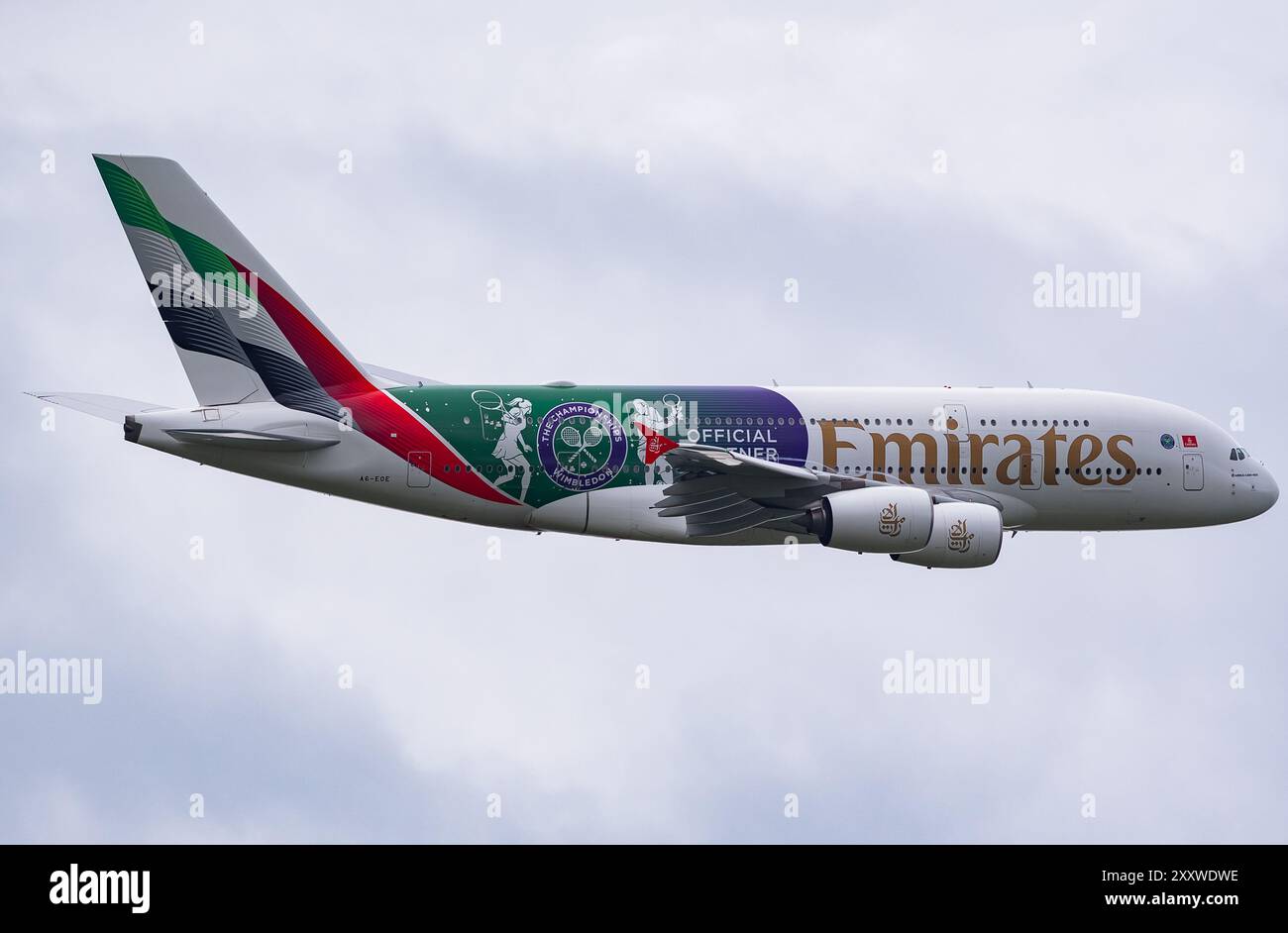 flight-ek18-hi-res-stock-photography-and-images-alamy