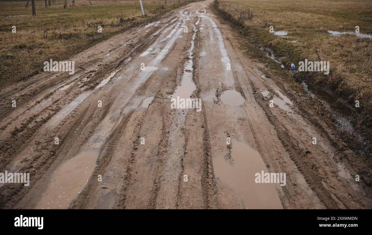Mud rut farm track hi-res stock photography and images - Alamy