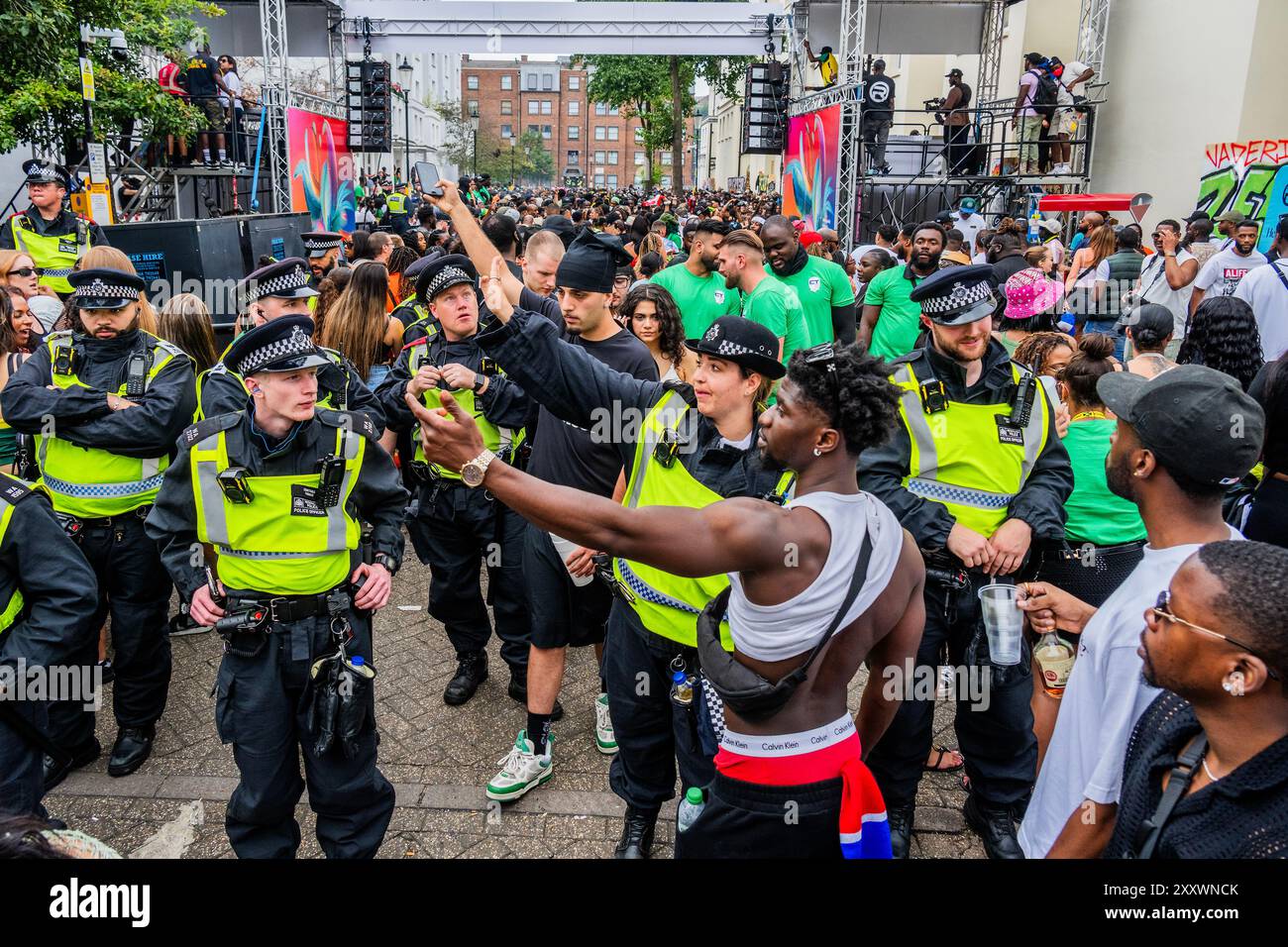 Notting hill carnival overcrowding hi-res stock photography and images ...