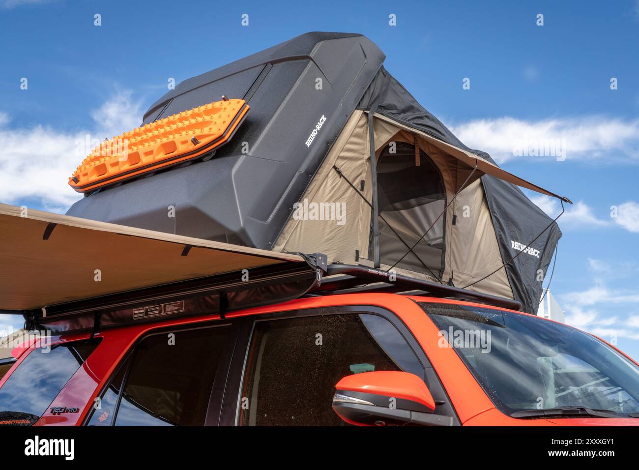 Suv and roof rack hi res stock photography and images Alamy