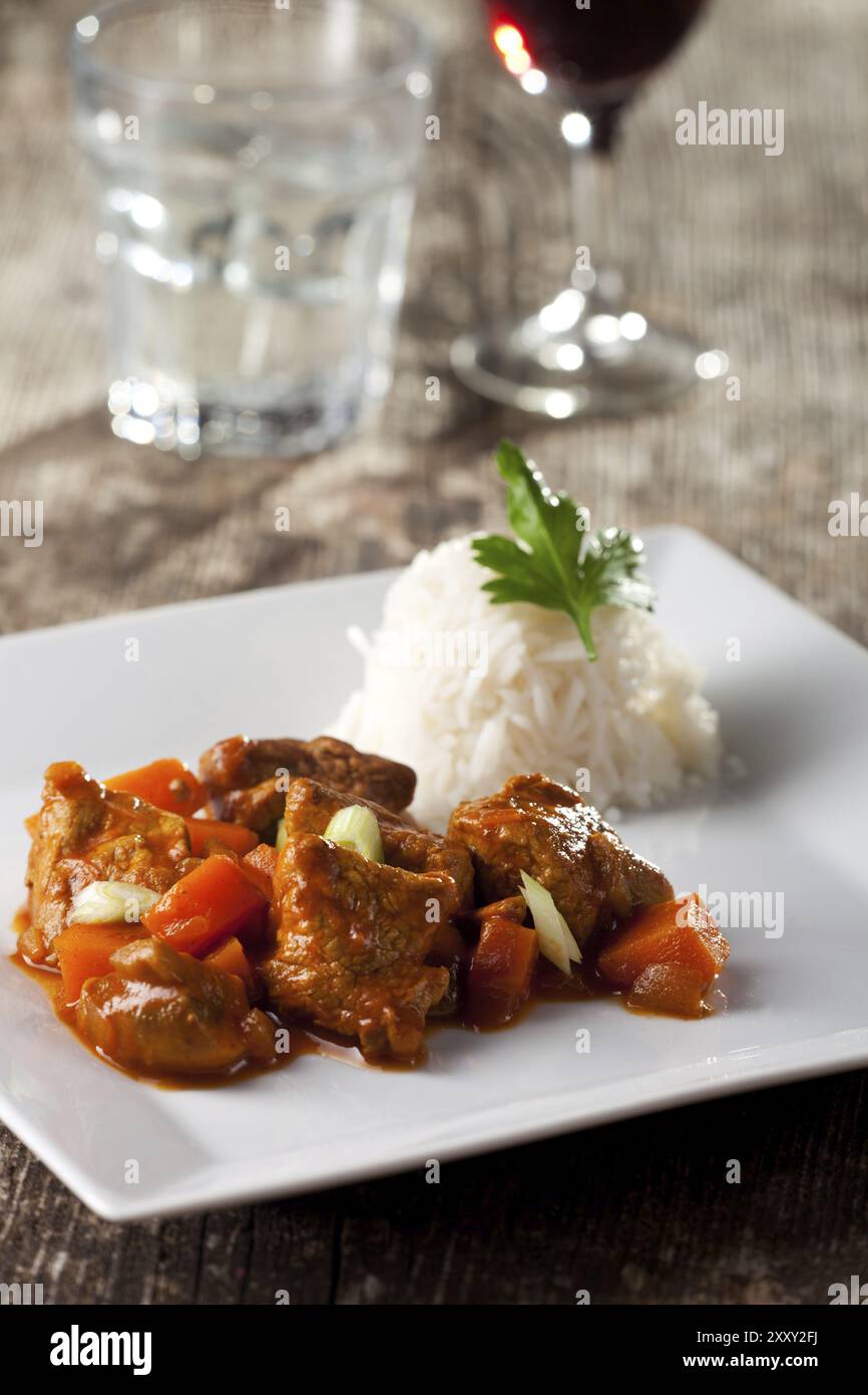 Curryhuhn und Reis Stock Photo - Alamy