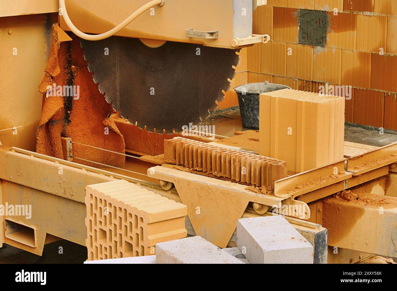 Stone saw, stone saw 01 Stock Photo - Alamy