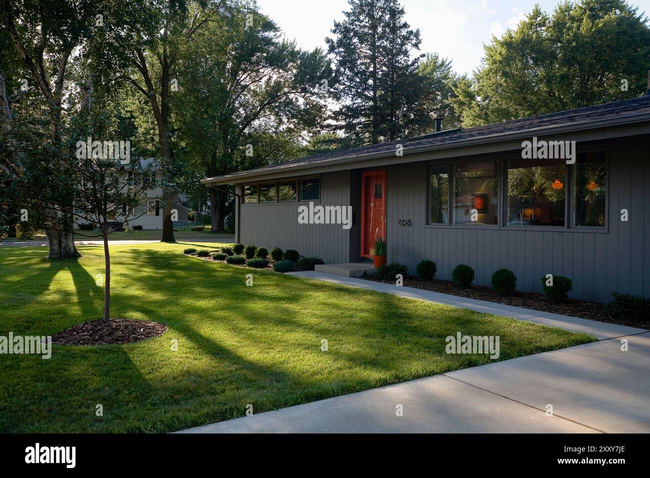Single story rambler hi-res stock photography and images - Alamy