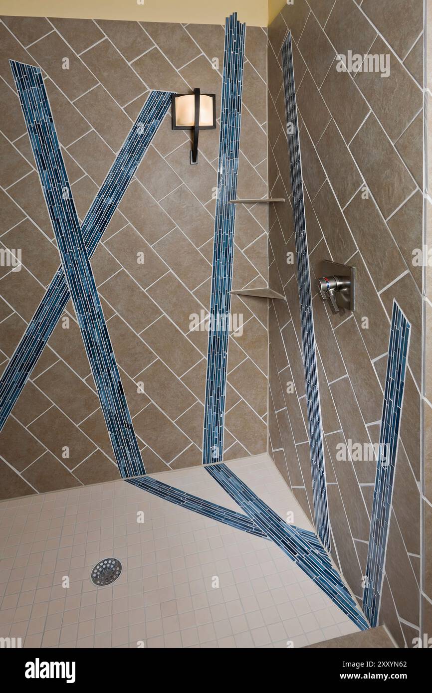 Interesting design of tile in large walk-in shower Stock Photo - Alamy