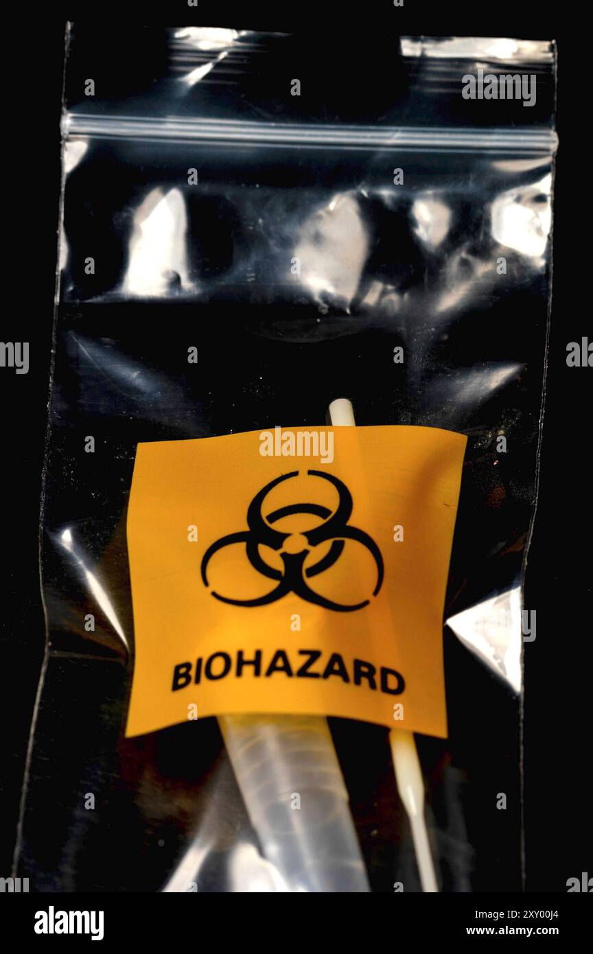 Das Symbol Biogefährdung englisch Biohazard kennzeichnet konkrete ...