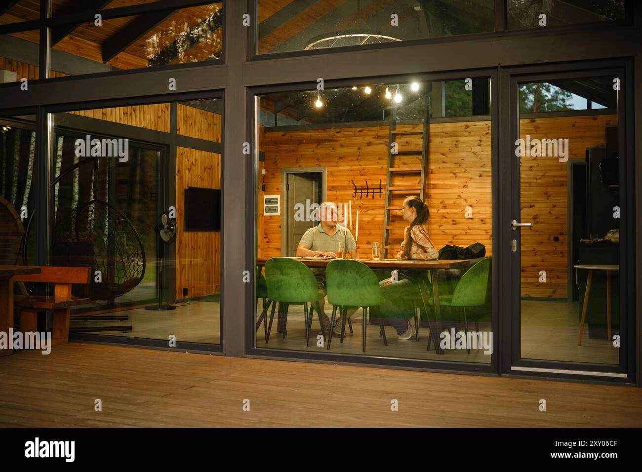 Modern log cabin hi-res stock photography and images - Alamy
