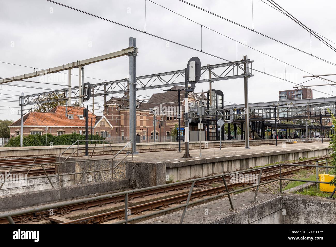 Central train station Dutch railway infrastructure and commute travel ...