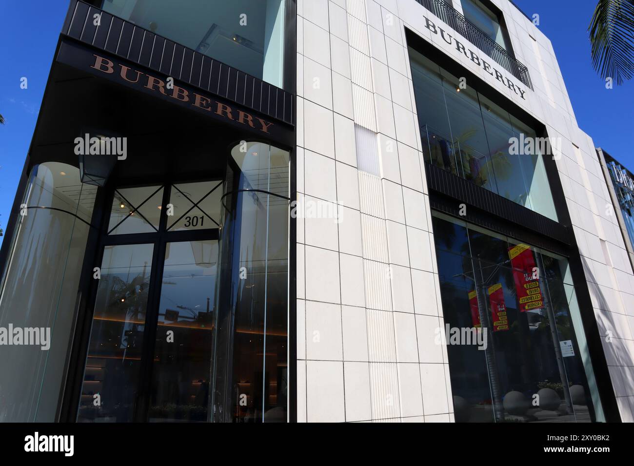 Burberry store rodeo drive hi res stock photography and images Alamy