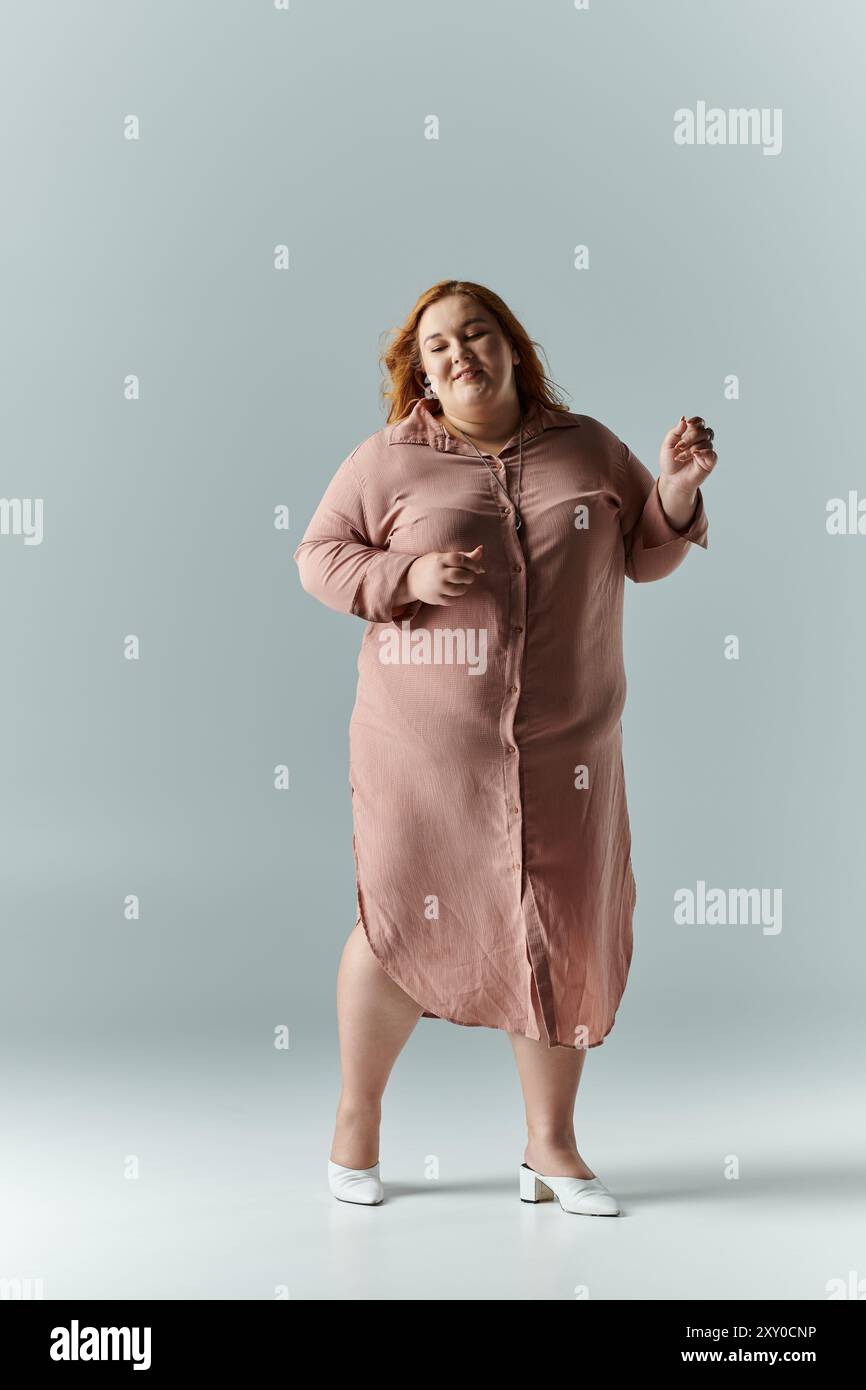 Pink flowy dress hi-res stock photography and images - Alamy